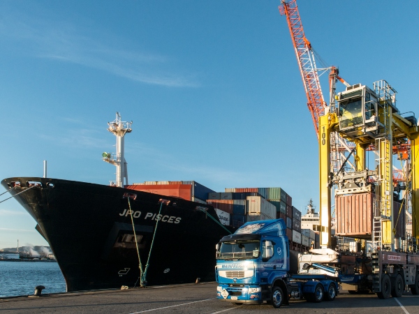 Sea Freight - Freight Forwarder International - Cargo Shipping - Our team provide a total service covering the sea freight movement of your product, customs clearance and tariff classification, coordinating pick-up and delivery