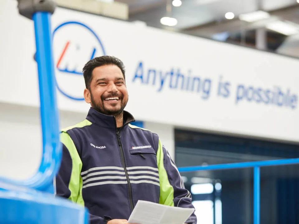 Freight Transport Owner Driver | Mainfreight - Mainfreight Owner Driver Smiling